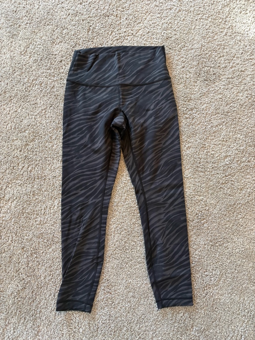 Lululemon Wunder Under Zebra Size 6